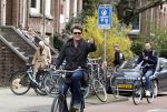 Amsterdam 12 april 2022
Beau v Erven Dorens op de fiets in Amsterdam zuid