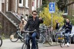 Amsterdam 12 april 2022
Beau v Erven Dorens op de fiets in Amsterdam zuid