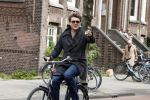 Amsterdam 12 april 2022
Beau v Erven Dorens op de fiets in Amsterdam zuid