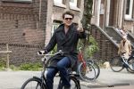 Amsterdam 12 april 2022
Beau v Erven Dorens op de fiets in Amsterdam zuid