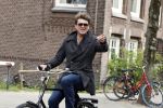 Amsterdam 12 april 2022
Beau v Erven Dorens op de fiets in Amsterdam zuid