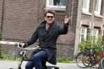 Amsterdam 12 april 2022
Beau v Erven Dorens op de fiets in Amsterdam zuid
