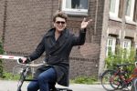 Amsterdam 12 april 2022
Beau v Erven Dorens op de fiets in Amsterdam zuid