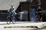 Amsterdam 6 mei 2022
De ouders van Bridget Maasland op de fiets in Amsterdam zuid
