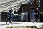 Amsterdam 6 mei 2022
De ouders van Bridget Maasland op de fiets in Amsterdam zuid