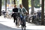 Amsterdam 6 mei 2022
De ouders van Bridget Maasland op de fiets in Amsterdam zuid