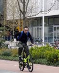 Amsterdam 15 april 2022
Dolf Jansen op zijn fiets in Amsterdam zuid
