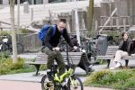 Amsterdam 15 april 2022
Dolf Jansen op zijn fiets in Amsterdam zuid