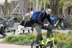 Amsterdam 15 april 2022
Dolf Jansen op zijn fiets in Amsterdam zuid