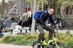 Amsterdam 15 april 2022
Dolf Jansen op zijn fiets in Amsterdam zuid