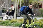 Amsterdam 15 april 2022
Dolf Jansen op zijn fiets in Amsterdam zuid