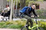 Amsterdam 15 april 2022
Dolf Jansen op zijn fiets in Amsterdam zuid