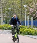 Amsterdam 15 april 2022
Dolf Jansen op zijn fiets in Amsterdam zuid