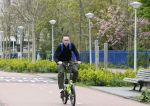 Amsterdam 15 april 2022
Dolf Jansen op zijn fiets in Amsterdam zuid