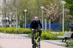 Amsterdam 15 april 2022
Dolf Jansen op zijn fiets in Amsterdam zuid