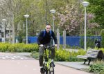Amsterdam 15 april 2022
Dolf Jansen op zijn fiets in Amsterdam zuid