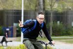 Amsterdam 15 april 2022
Dolf Jansen op zijn fiets in Amsterdam zuid