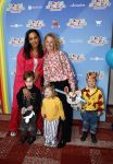 Amsterdam 1 mei 2022
Premiere 2 kleine kleutertjes bedacht door Jan Smit .
Dyantha Brooks met zoon en met een vriendin