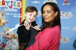 Amsterdam 1 mei 2022
Premiere 2 kleine kleutertjes bedacht door Jan Smit .
Dyantha Brooks met zoon en met een vriendin