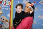 Amsterdam 1 mei 2022
Premiere 2 kleine kleutertjes bedacht door Jan Smit .
Dyantha Brooks met zoon en met een vriendin