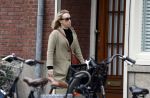Amsterdam 15 april 2022
Eva Jinek met partner op straat in Amsterdam zuid