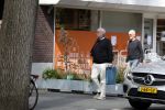 Amsterdam 16 april 2022
Frans Mulder met partner op straat in Amsterdam zuid.