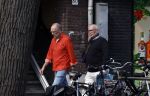 Amsterdam 16 april 2022
Frans Mulder met partner op straat in Amsterdam zuid.