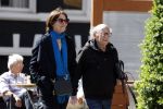Amsterdam 9 mei 2022
Frans Weisz en zijn vrouw Regina Weisz wandelend door Amsterdam zuid