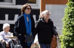 Amsterdam 9 mei 2022
Frans Weisz en zijn vrouw Regina Weisz wandelend door Amsterdam zuid