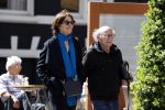 Amsterdam 9 mei 2022
Frans Weisz en zijn vrouw Regina Weisz wandelend door Amsterdam zuid