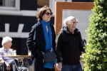 Amsterdam 9 mei 2022
Frans Weisz en zijn vrouw Regina Weisz wandelend door Amsterdam zuid
