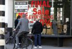 Amsterdam 9 mei 2022
Frans Weisz en zijn vrouw Regina Weisz wandelend door Amsterdam zuid