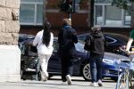 Amsterdam 9 mei 2022
Frans Weisz en zijn vrouw Regina Weisz wandelend door Amsterdam zuid