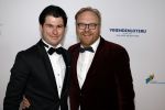 Maastricht 8 mei 2022
Premiere dagboek van en herdershond in het MECC .
Frits Huffnagel met een kennis