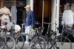 Amsterdam 16 april 2022
Jack Spijkerman aan het winkelen op de beethovenstraat