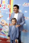 Amsterdam 1 mei 2022
Premiere 2 kleine kleutertjes bedacht door Jan Smit . Jan kwam met zijn vrouw Liza en kinderen Fem Emma en zoon Senn