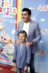 Amsterdam 1 mei 2022
Premiere 2 kleine kleutertjes bedacht door Jan Smit . Jan kwam met zijn vrouw Liza en kinderen Fem Emma en zoon Senn