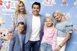 Amsterdam 1 mei 2022
Premiere 2 kleine kleutertjes bedacht door Jan Smit . Jan kwam met zijn vrouw Liza en kinderen Fem Emma en zoon Senn