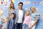 Amsterdam 1 mei 2022
Premiere 2 kleine kleutertjes bedacht door Jan Smit . Jan kwam met zijn vrouw Liza en kinderen Fem Emma en zoon Senn