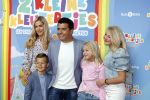 Amsterdam 1 mei 2022
Premiere 2 kleine kleutertjes bedacht door Jan Smit . Jan kwam met zijn vrouw Liza en kinderen Fem Emma en zoon Senn
