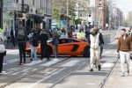 Amsterdam 23 april 2022
Mobicepp en Joey Bravo met hun Laborghini's op de pc hooftstraat. Tientallen kinderen zijn foto's aan het maken.