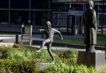 Zeist 13 mei 2022
Beelden van div grootheden uit de nedelandse voetbalgeschiedenis. Oa Ruud Gullit Johan Cruijff Edwin v d Sar Willem v Hanegem en Rinus Michels op de KNVB Campus