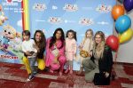 Amsterdam 1 mei 2022
Premiere 2 kleine kleutertjes bedacht door Jan Smit .
Kae Sutherland met dochter en vriendinnen