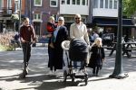 Amsterdam 16 april 2022
Kimberley Klaver en haar partner Michel v d Bergh met kinderen op de cornelis schuytstraat