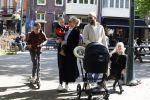 Amsterdam 16 april 2022
Kimberley Klaver en haar partner Michel v d Bergh met kinderen op de cornelis schuytstraat
