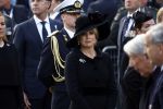 Amsterdam 4 m2i 2022
Dodenherdenking op de dam . Aanwezig oa Koning Willem Alexander Koningin Maxima Mark Rutte en burgemeester Femke Halsema .