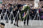 Amsterdam 4 m2i 2022
Dodenherdenking op de dam . Aanwezig oa Koning Willem Alexander Koningin Maxima Mark Rutte en burgemeester Femke Halsema .