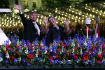 Amsterdam 5 mei 2022
5 mei concert op de amstel bij Carre met oa aanwezig Koning Willem Alexander en Koningin Maxima .