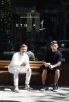 Amsterdam 9 mei 2022
Lil Kleine en Lisandro Martinez op het bankje voor 1 Amsterdam in Amsterdam zuid
