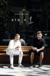 Amsterdam 9 mei 2022
Lil Kleine en Lisandro Martinez op het bankje voor 1 Amsterdam in Amsterdam zuid